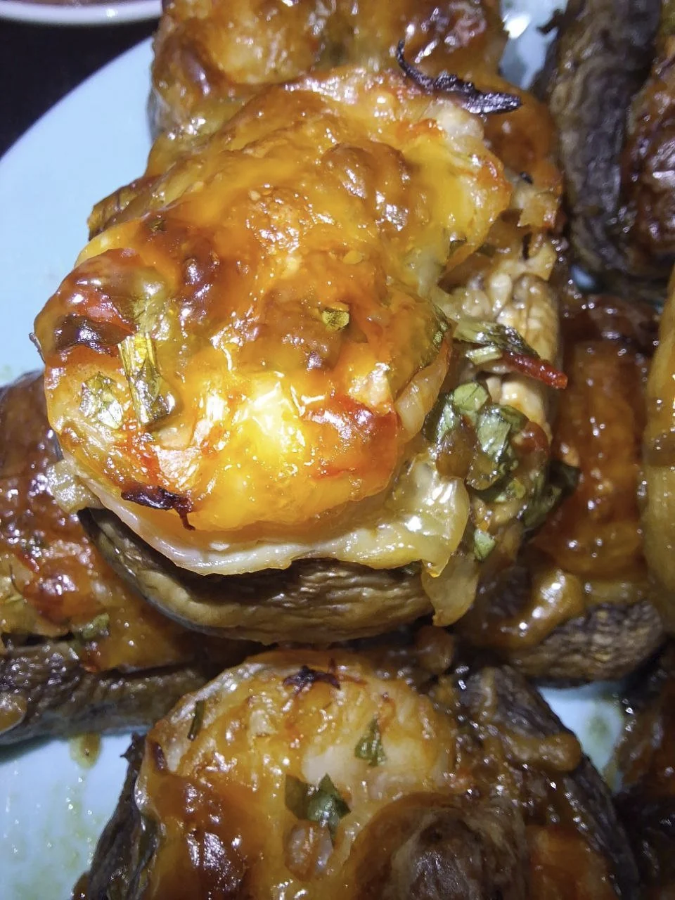 Шампиньоны, фаршированные креветками и сыром