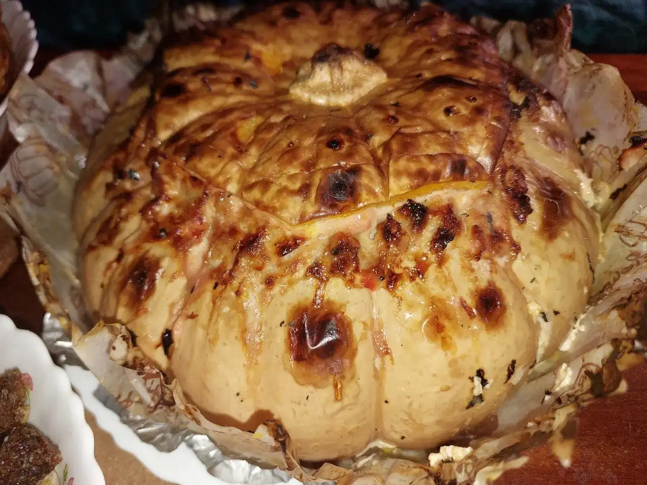 Тыква-горшочек, фаршированная свининой и овощами