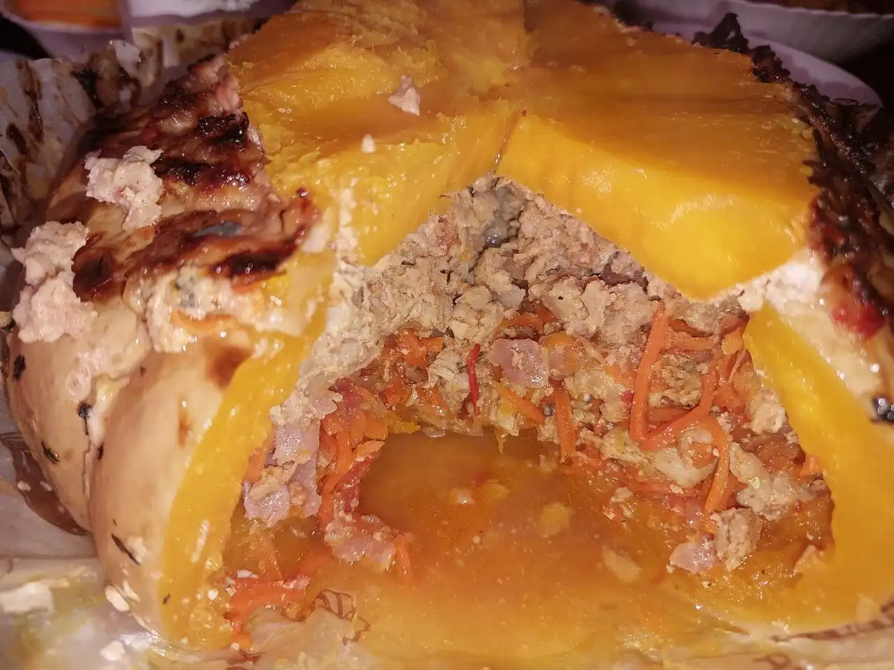 Тыква-горшочек, фаршированная свининой и овощами