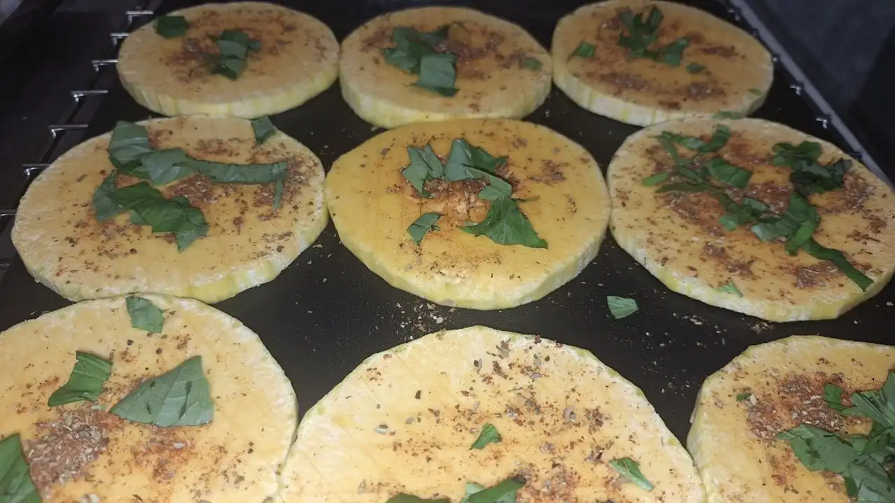 Запечённая тыква с сыром и ароматными специями
